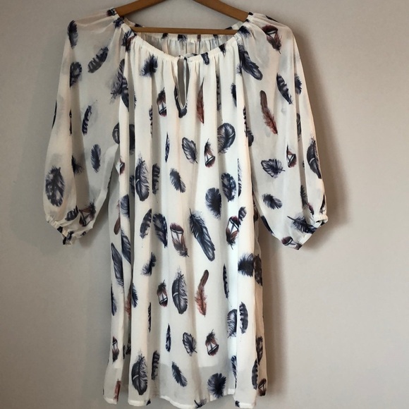 Women 4X 3/4 Length Sleeve Shirt Scoop Neck Tie in Front Sheer Sleeves Feathers - Picture 1 of 8